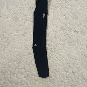 Lululemon. Thin waist belt bag. Perfect for keys & credit cards. Black.